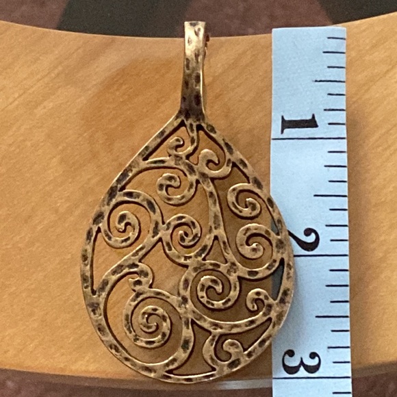 Premier Designs Statement hinged pendant - Picture 8 of 12